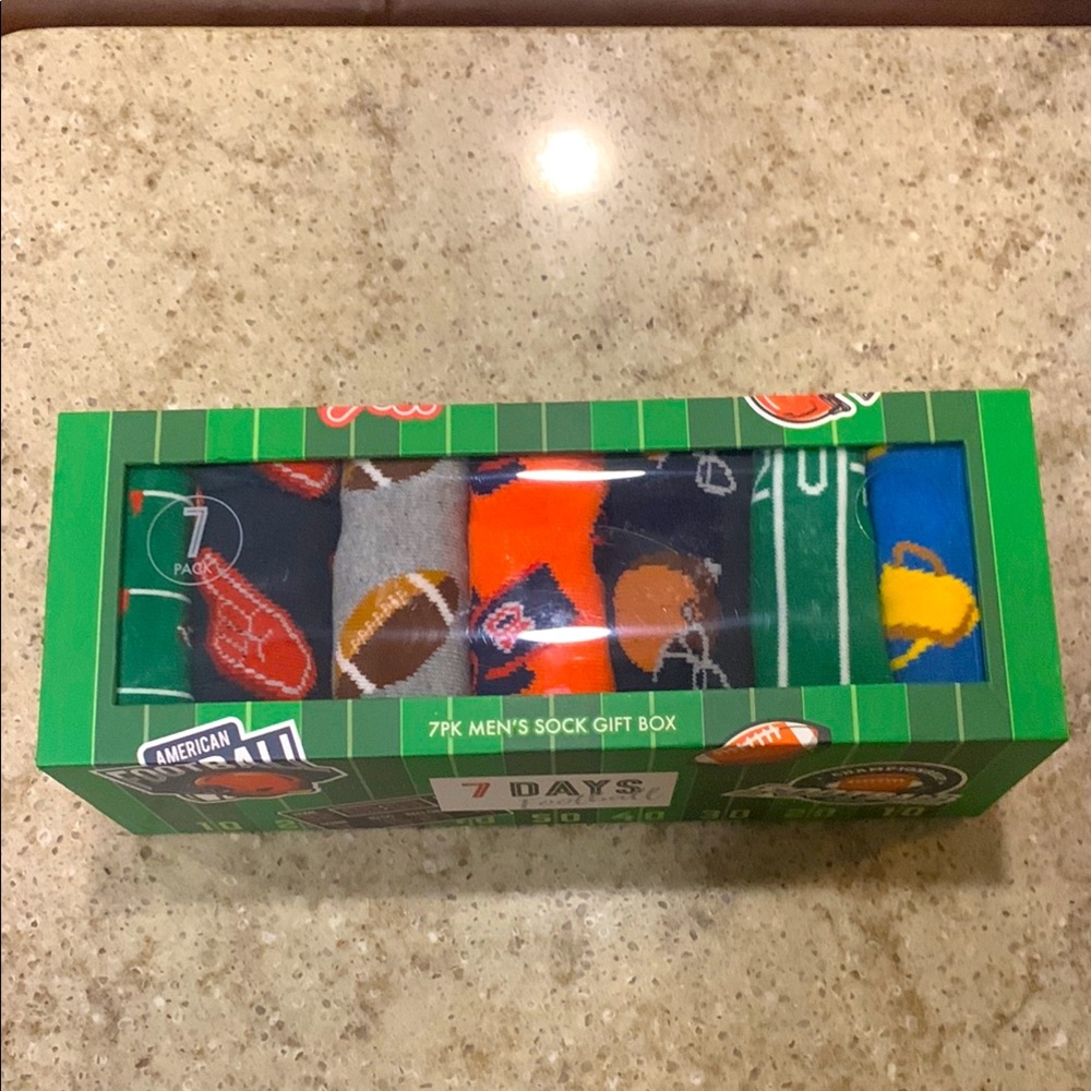 New American 7-Pack Men's Football Sports Socks Gift Box Size OS